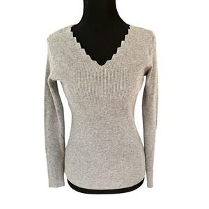 Women's 100% Cashmere Gray Sweater Top Size M Scalloped Soft
